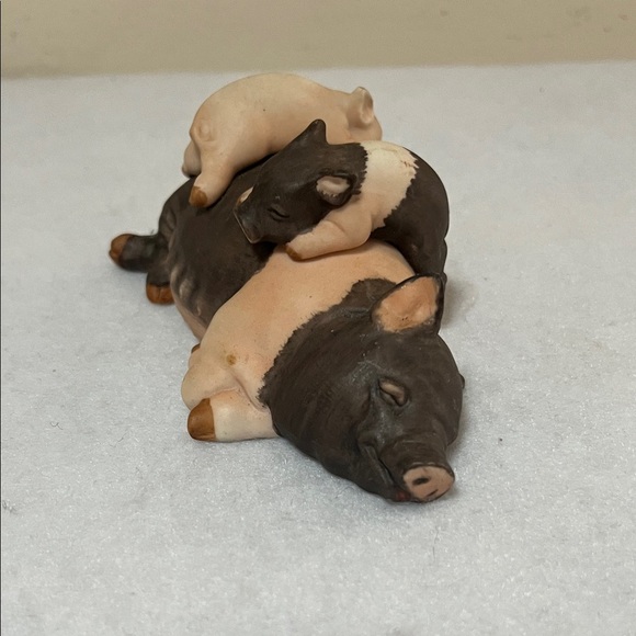 Enesco Other - Enesco 1986 Vintage Porcelain Pig Mama Sow With Baby Piglets Figurine